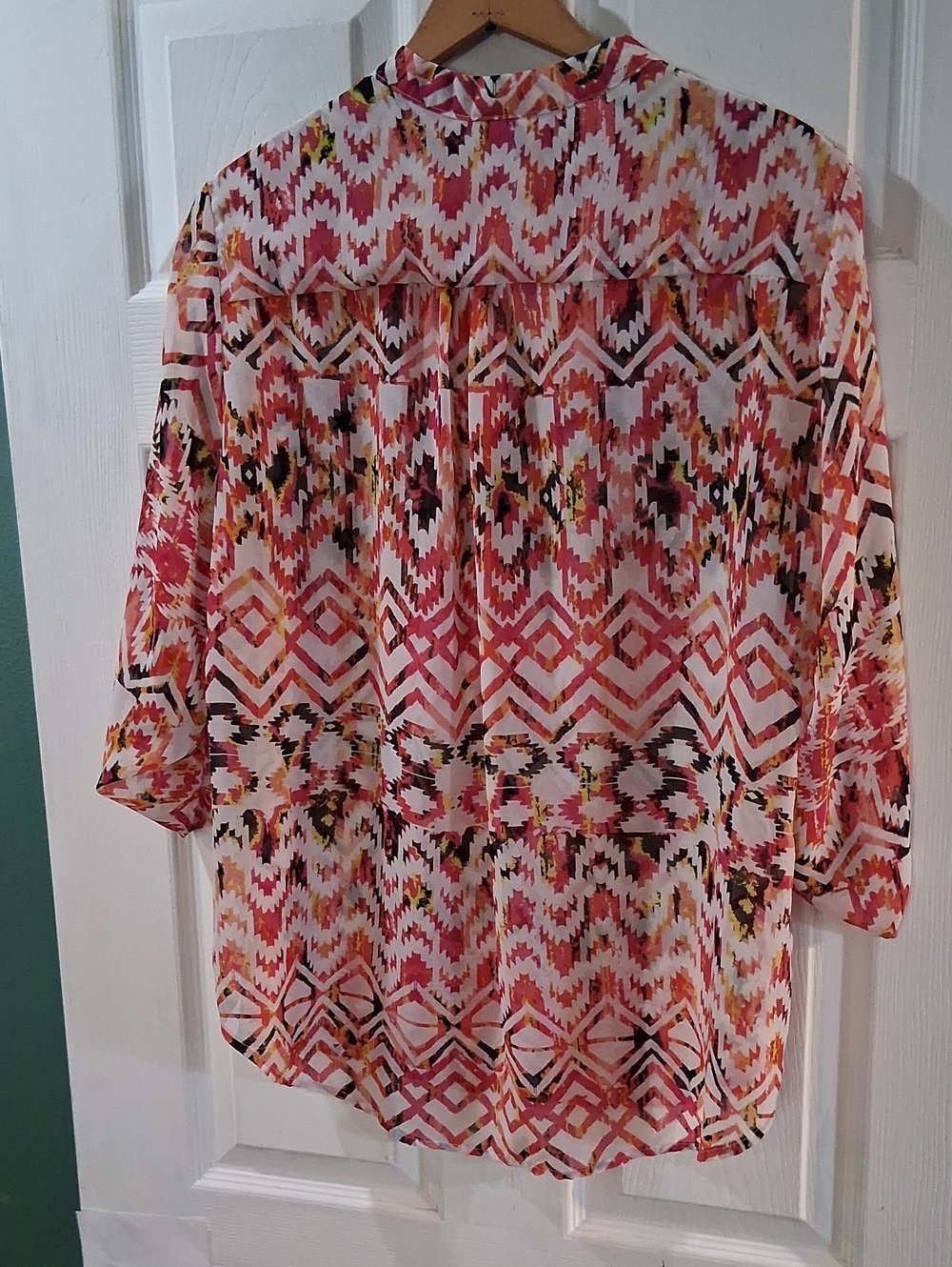 Signature Studio Pink Multi Geometric V-Neck Blouse - Picture 3 of 4